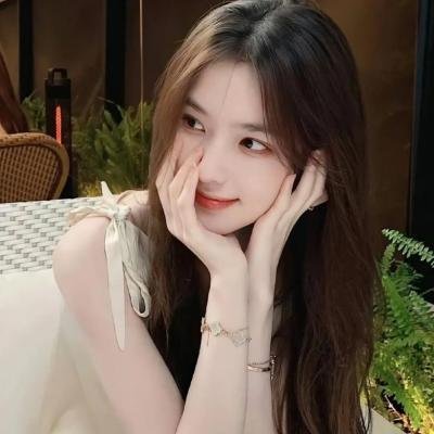 一线女星深夜出入高档会所，本人沉默不回应，一个月持续发酵