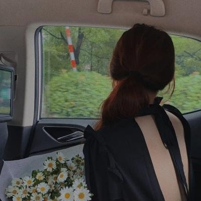 直播镜头前实拍：选秀选手脚踏两条船，节目组火速否认